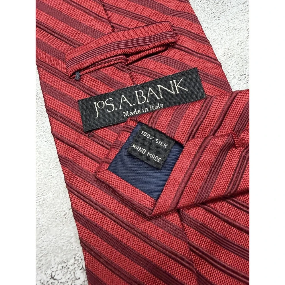 Jos. A. Bank 100% Silk Tie Mens OS Red Striped  Pointed Italy Necktie Classic